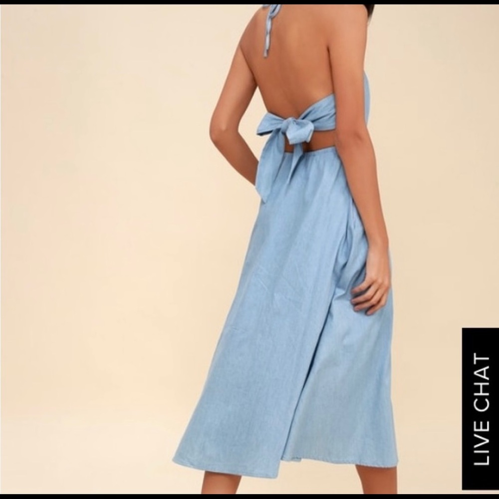 Lulus BLUE CHAMBRAY
BUTTON-UP MIDI HALTER
DRESS